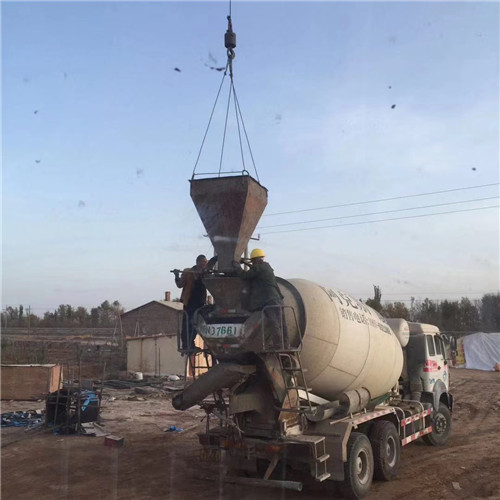 于洪区“精准瞄准”—— 吊车的 “定位导航” 技术