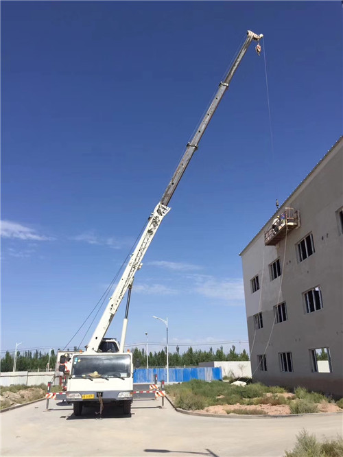 于洪区“轻装强干”—— 吊车的 “轻量化臂架” 技术